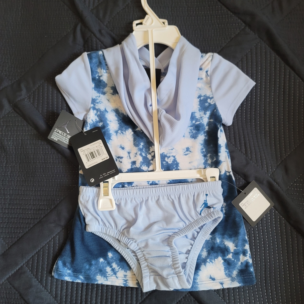 Jordan Blue and White Tie-Dye Baby Set - Picture 4 of 4